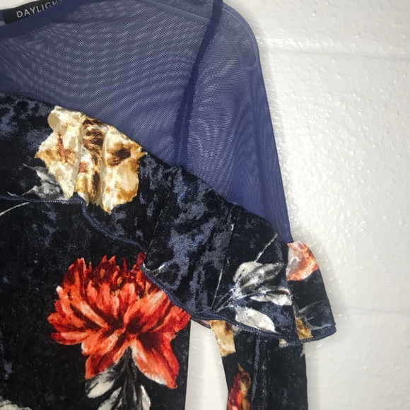 Velvet Dress Daylight Floral Ruffled Sz L Form Fit - Picture 7 of 8